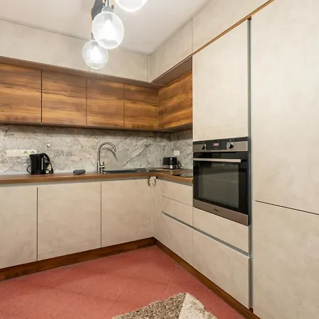 Elegant 2br | 5 Min Walk To Sea Garden Warna