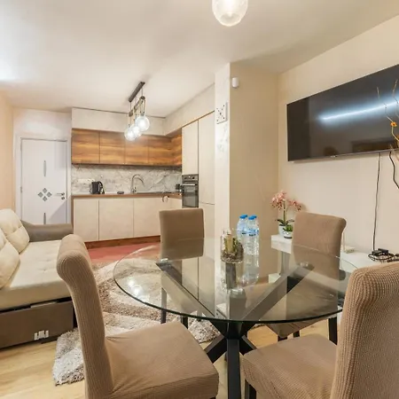 Elegant 2br | 5 Min Walk To Sea Garden Apartment Warna