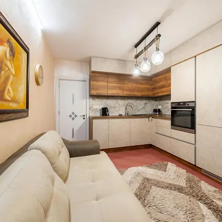 Apartment Elegant 2br | 5 Min Walk To Sea Garden
