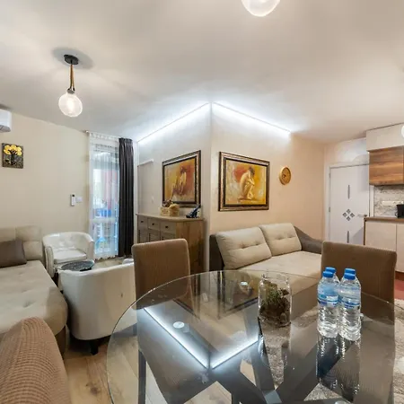 Elegant 2br | 5 Min Walk To Sea Garden Apartment