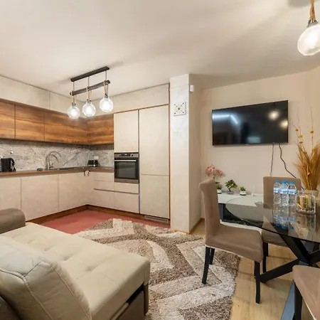 Apartment Elegant 2br | 5 Min Walk To Sea Garden *