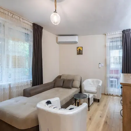 Elegant 2br | 5 Min Walk To Sea Garden Warna