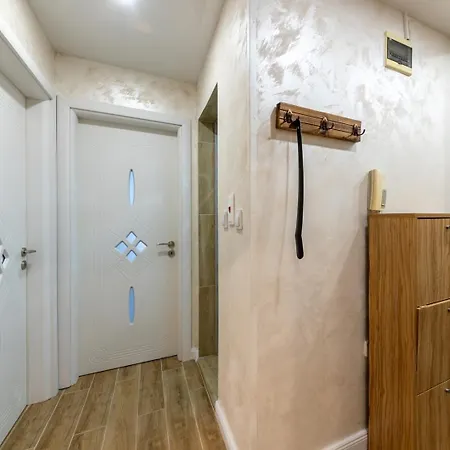 Elegant 2br | 5 Min Walk To Sea Garden Warna