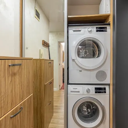 Elegant 2br | 5 Min Walk To Sea Garden