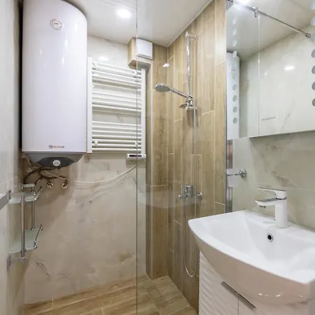 Apartment Elegant 2br | 5 Min Walk To Sea Garden
