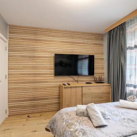 Elegant 2br | 5 Min Walk To Sea Garden Apartment Warna