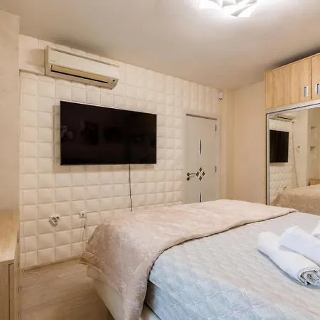 Elegant 2br | 5 Min Walk To Sea Garden Apartment *